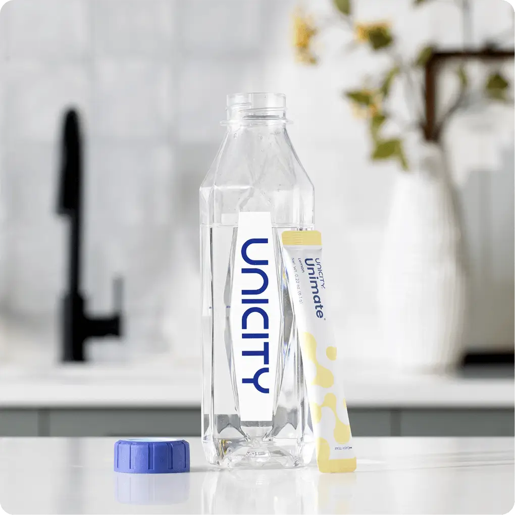Bouteille Diamond d'Unicity à côté d'un sachet de Unimate